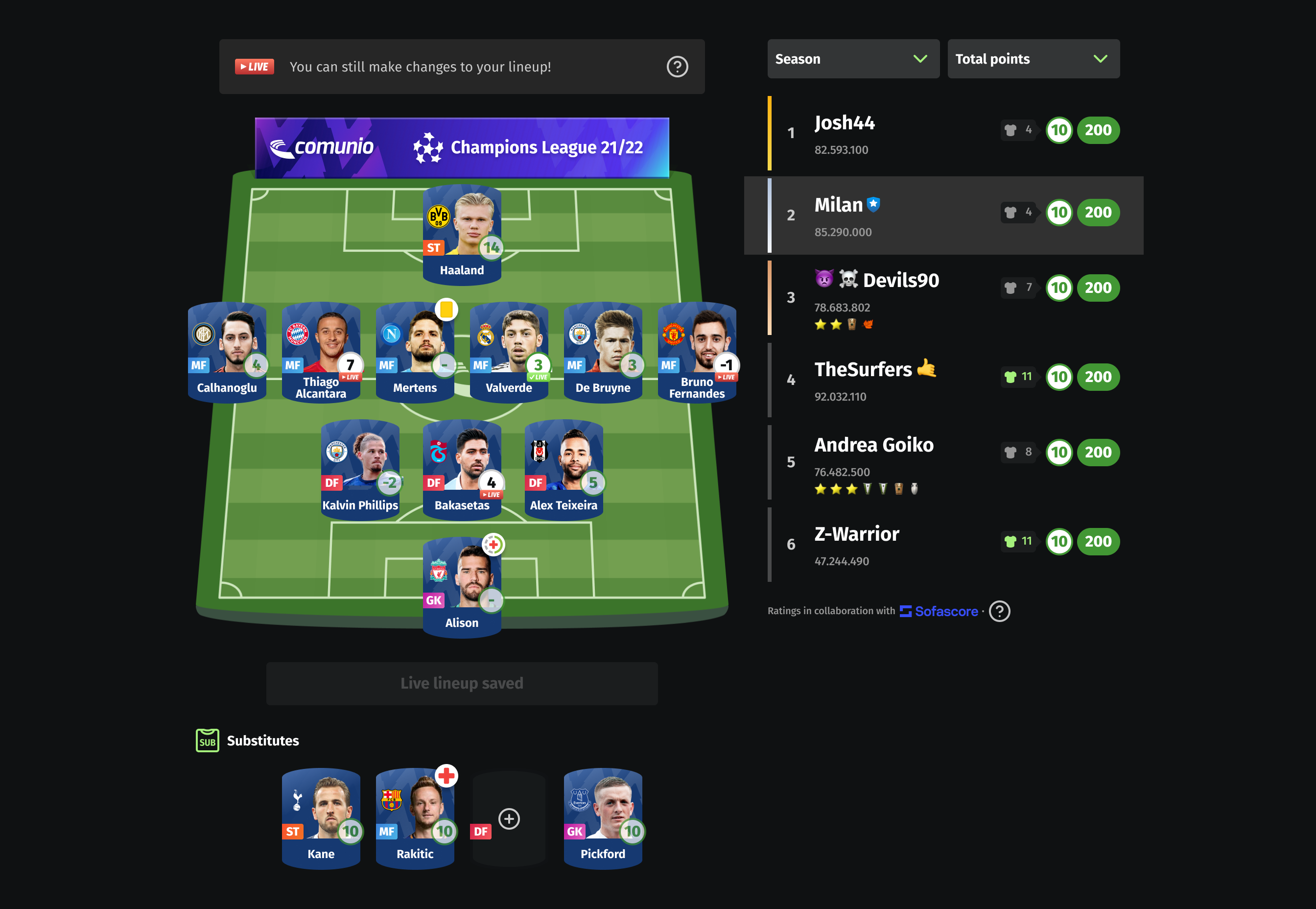 Comunio desktop live lineup with live points on the pitch and a live standings leaderboard
